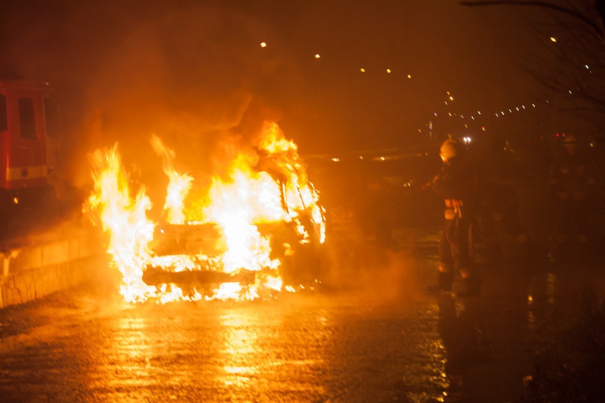 На проспекте Богдана Хмельницкого загорелся Ford Mondeo на польских номерах
