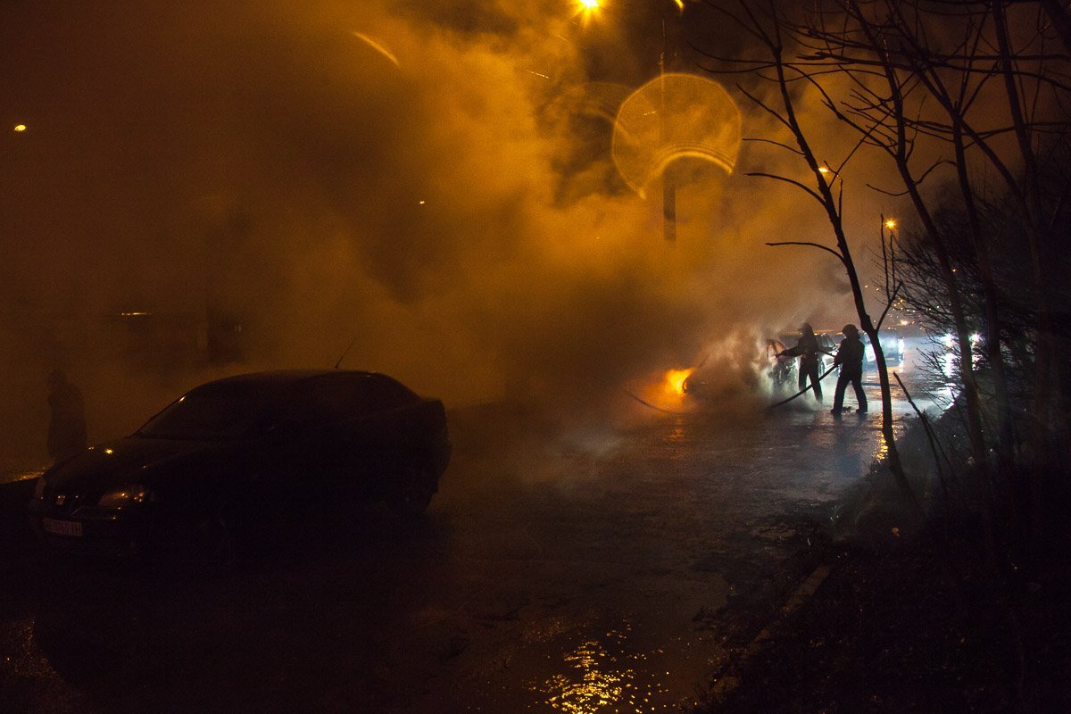 Пожарные прибыли на место в течение пяти минут и быстро потушили огонь