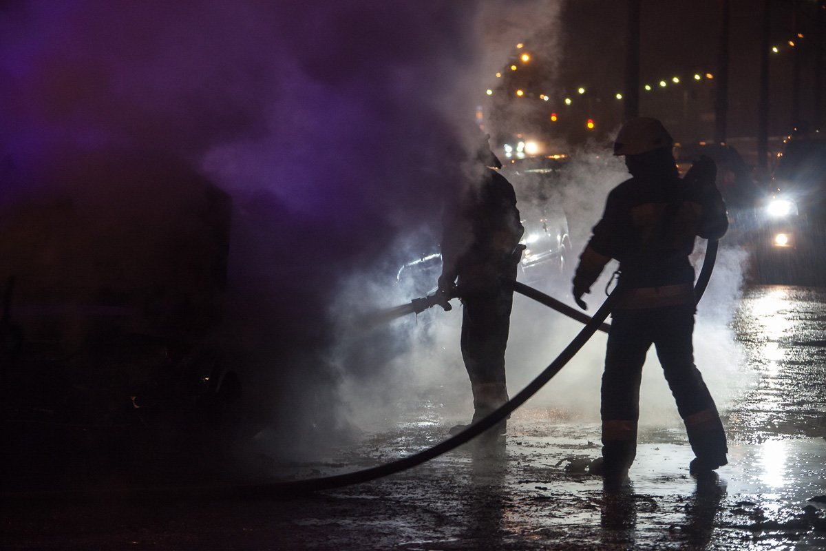 Во время тушения огна улица была охвачена дымом