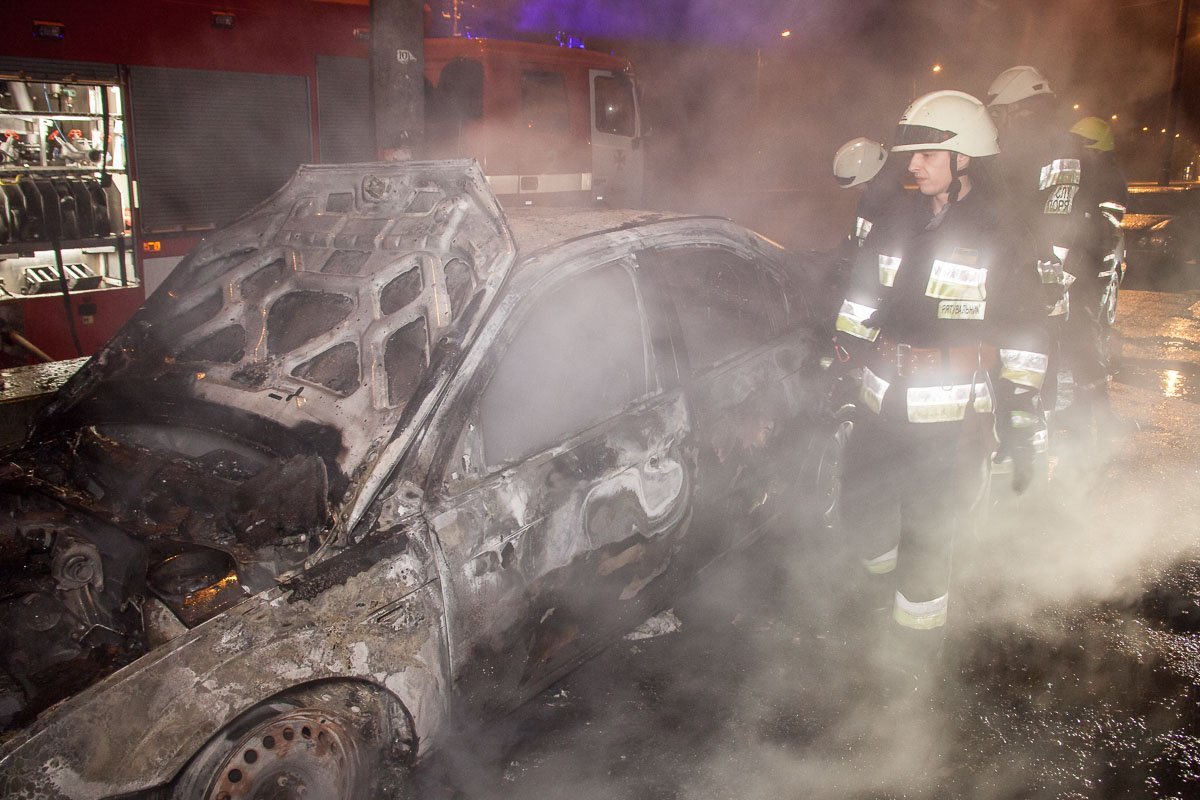 В результате пожара транспортное средство получило сильные повреждения