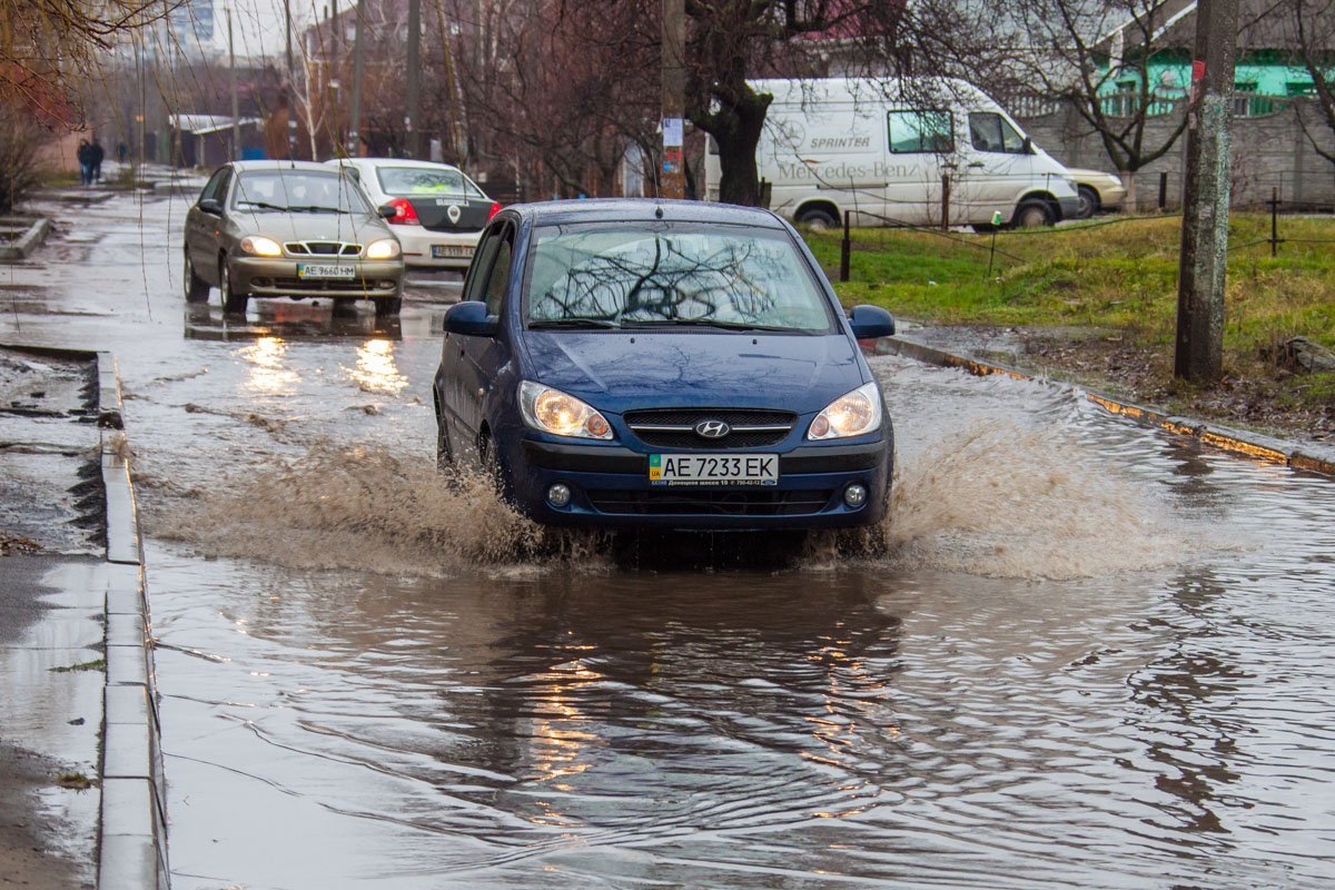 Hyundai аккуратно проезжает опасный участок Hyundai аккуратно проезжает опасный участок