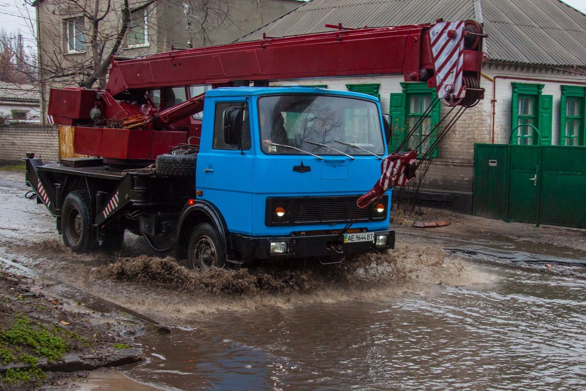 А вот на такой машине, лужи - нипочем А вот на такой машине, лужи - нипочем