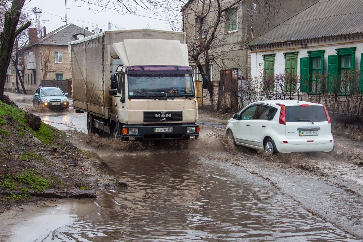 Скорость автомобилей была не больше 30 километров в час Скорость автомобилей была не больше 30 километров в час