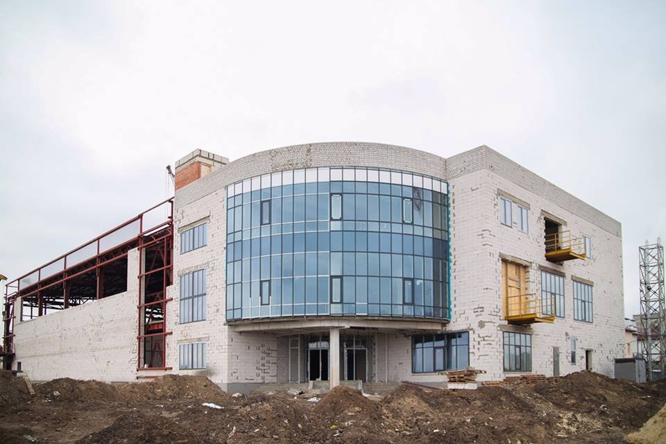 В Слобожанском возводят большой спорткомплекс В Слобожанском возводят большой спорткомплекс