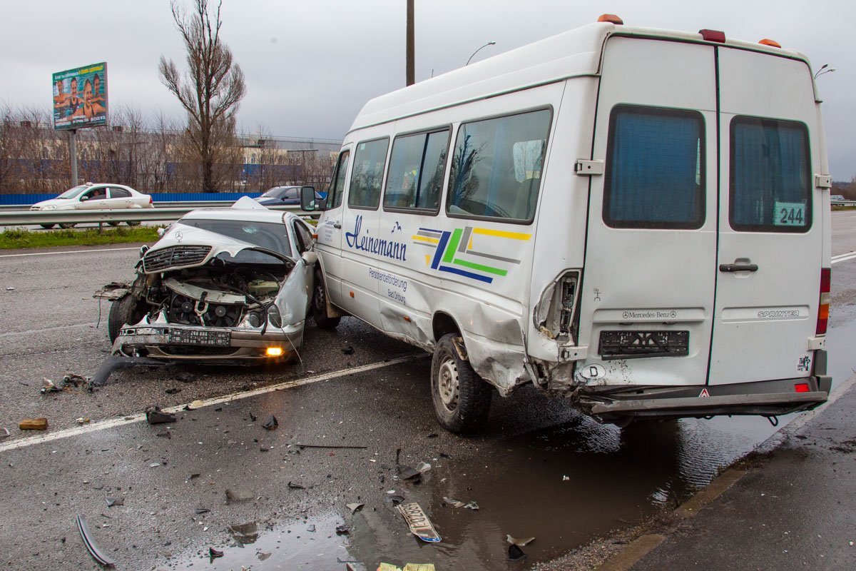 В результате ДТП пострадали три человека