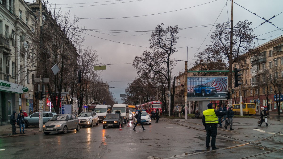 Движение в сторону вокзала заблокировано Движение в сторону вокзала заблокировано