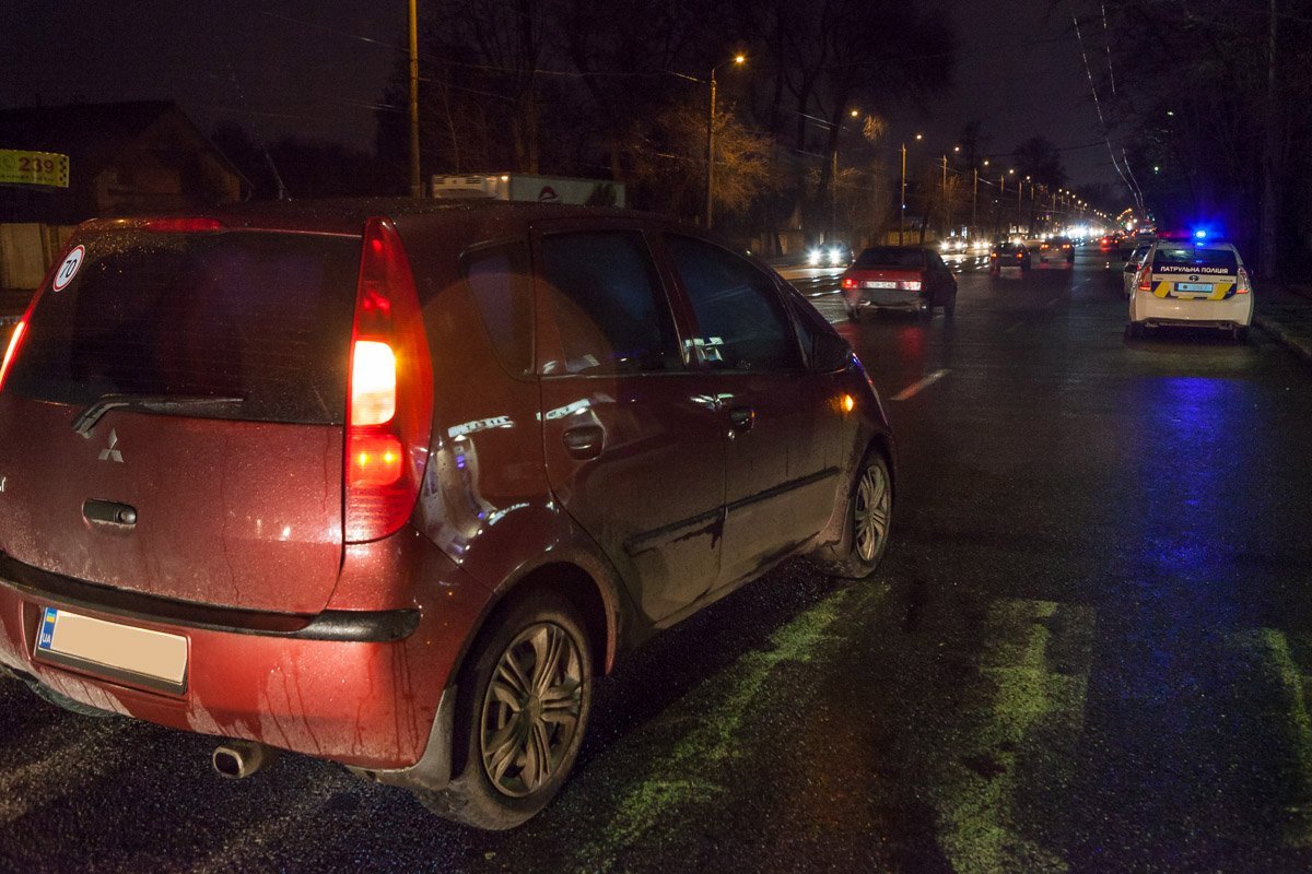 На месте происшествия работает патруль полиции