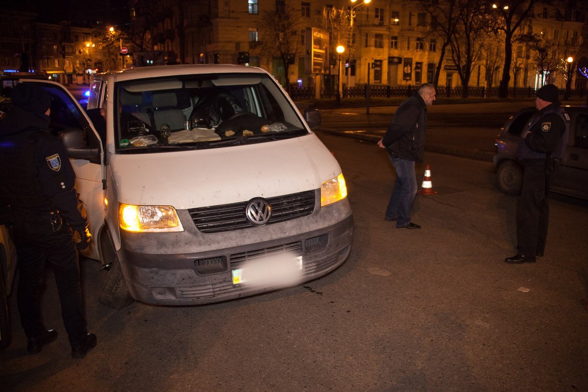 На проспекте Дмитрия Яворницкого патрульные задержали пьяного водителя автомобиля Volkswagen