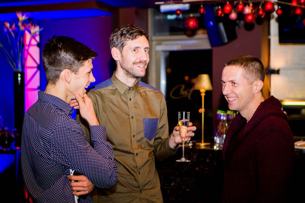 В Днепре показали первый OLED, с которым можно поговорить 3