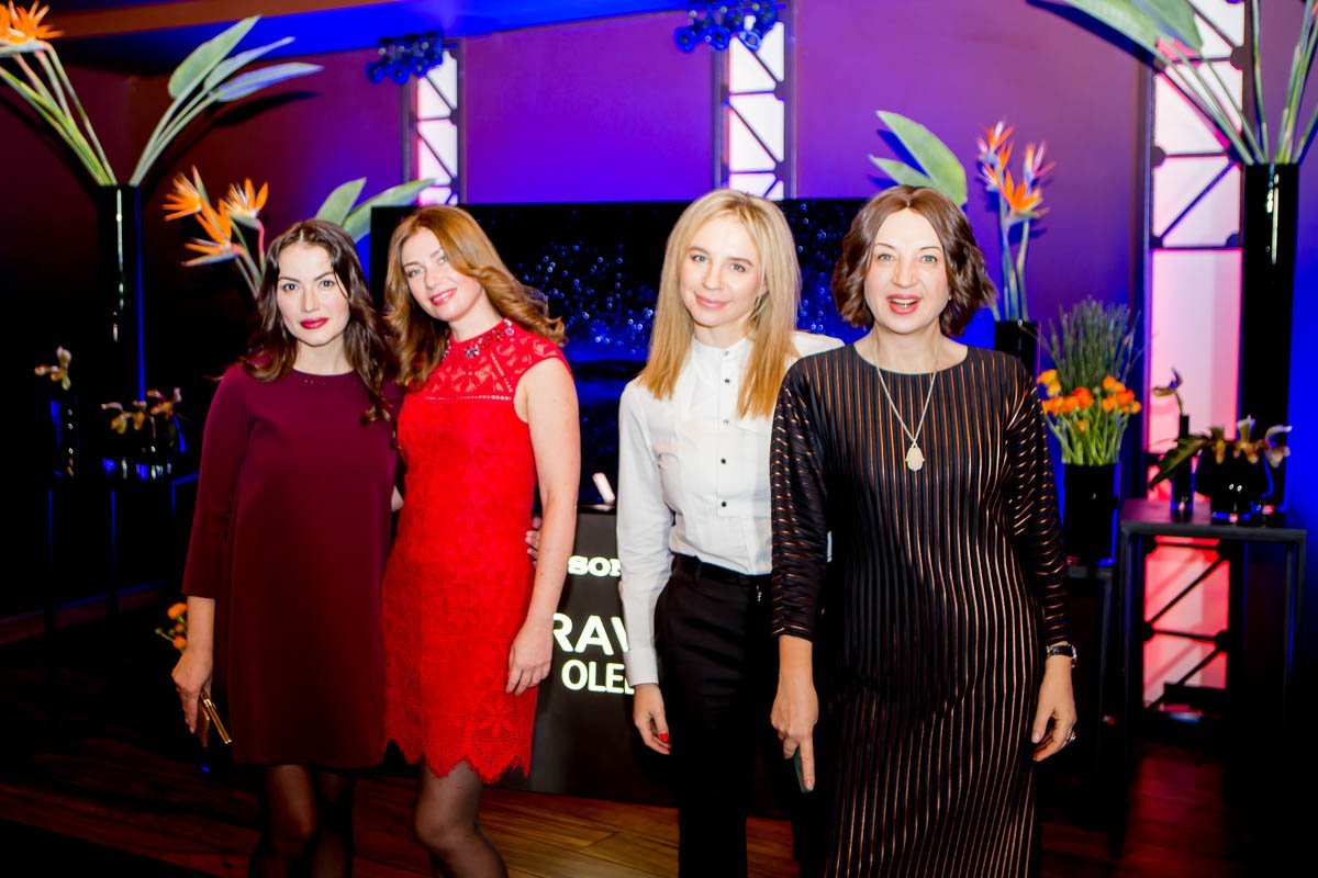 В Днепре показали первый OLED, с которым можно поговорить 4