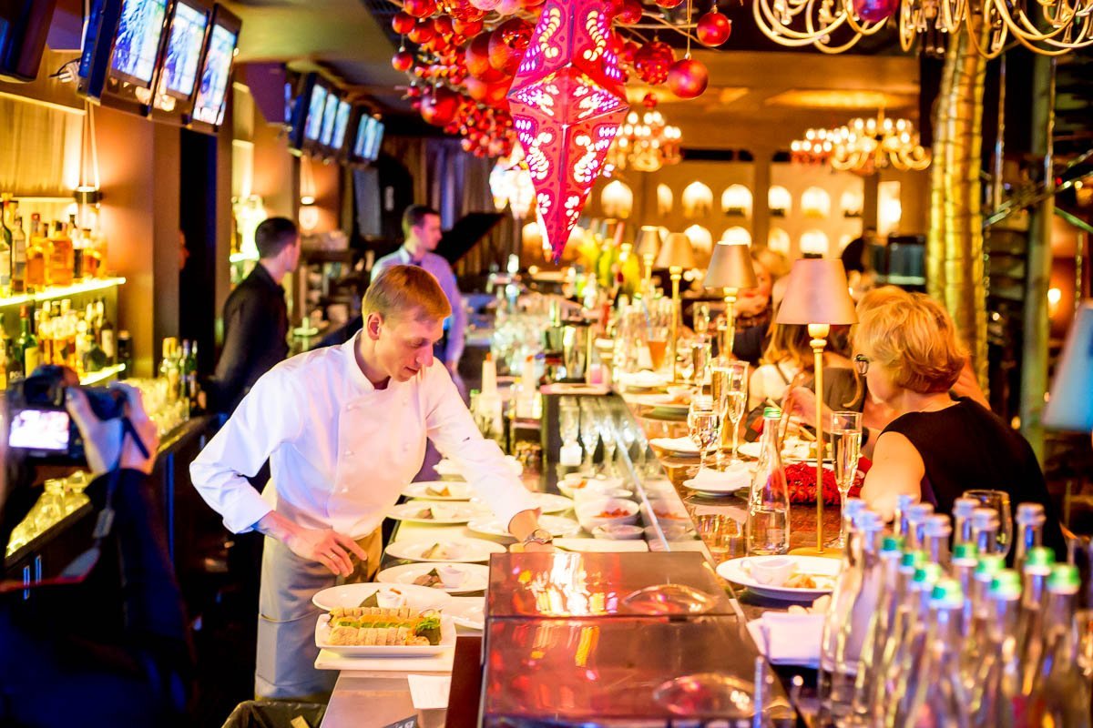 В Днепре показали первый OLED, с которым можно поговорить 6