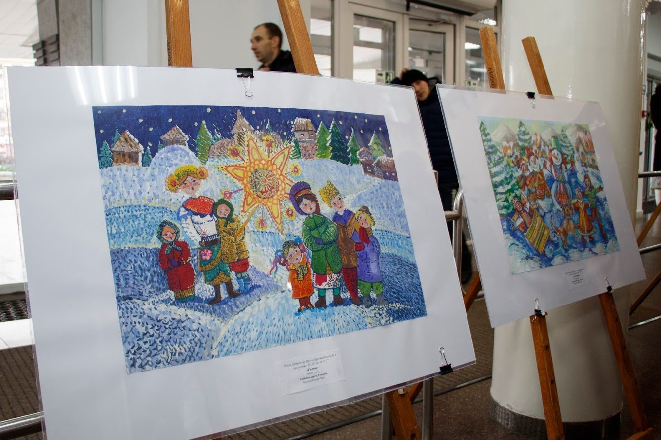 В Днепре открыли праздничную выставку "Рождественская звезда" 2