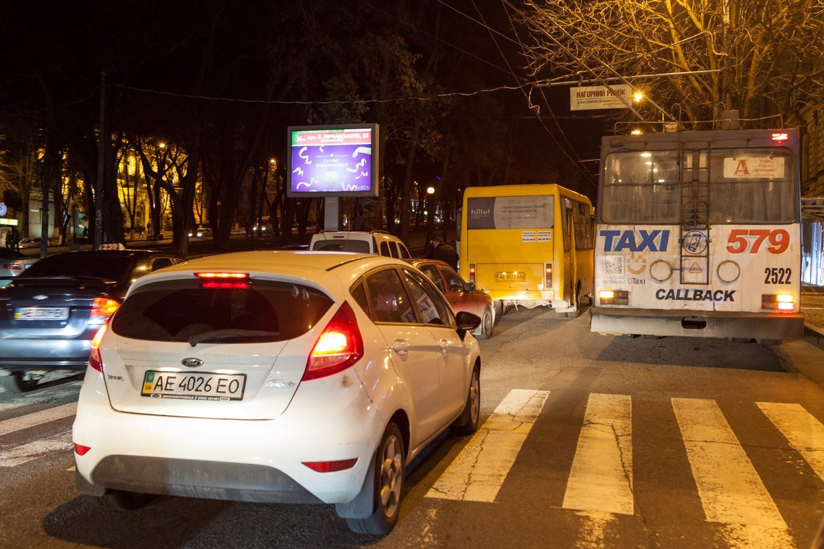 Троллейбусы №1 на время приостановили движение Троллейбусы №1 на время приостановили движение