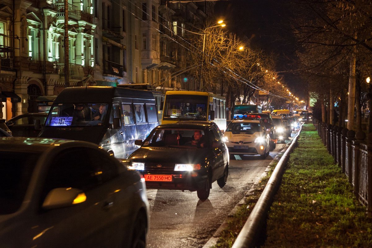 В центре образовалась большая пробка В центре образовалась большая пробка