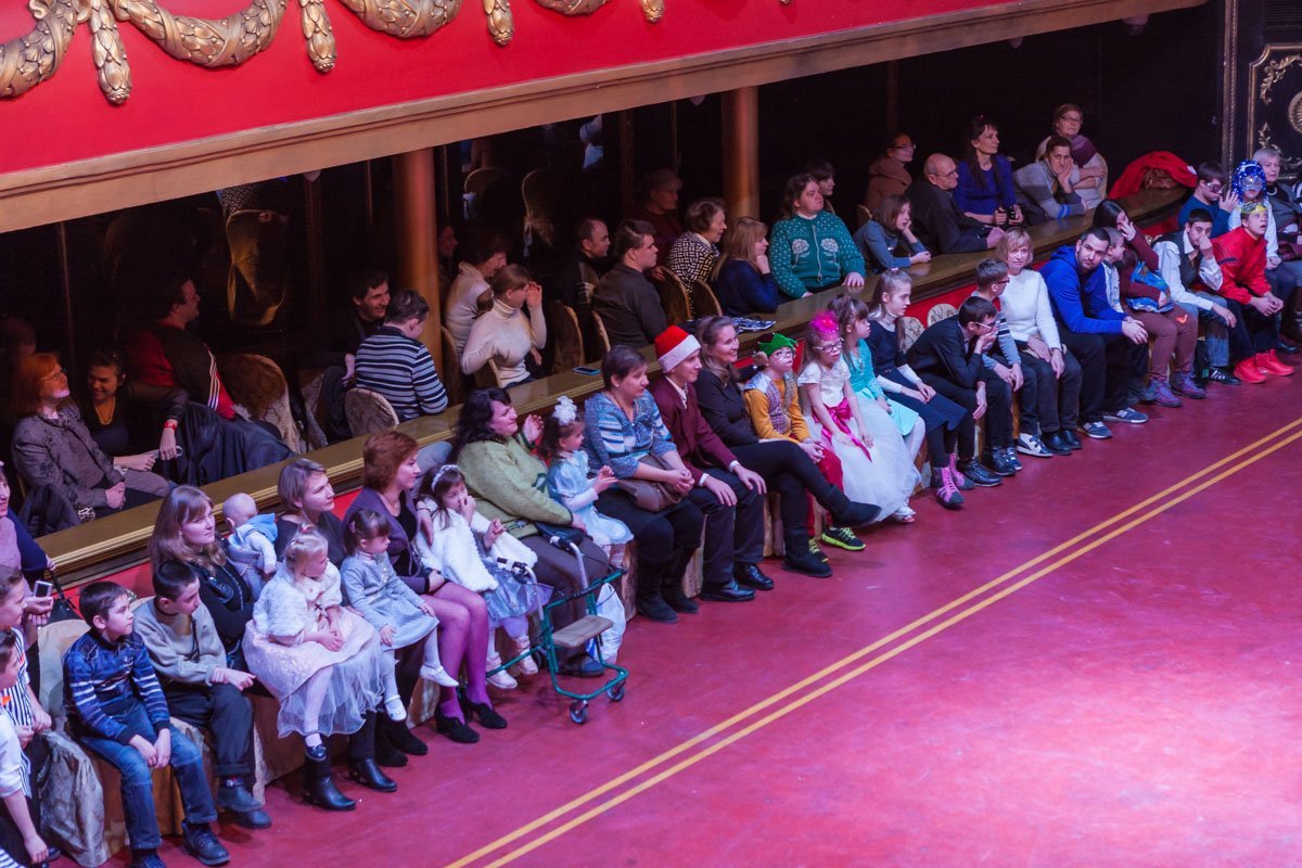 В 16:00 в "Opera" начался благотворительный бал В 16:00 в "Opera" начался благотворительный бал