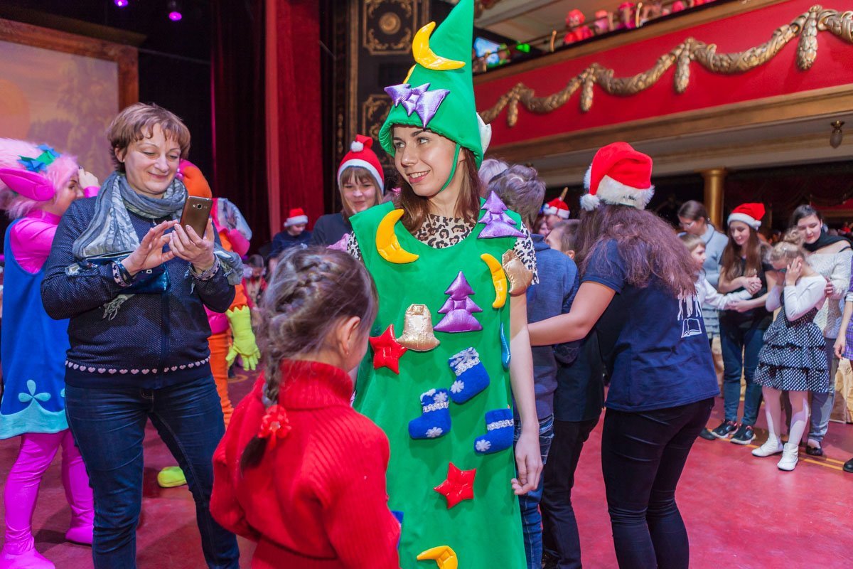 На бал пригласили 130 артистов На бал пригласили 130 артистов