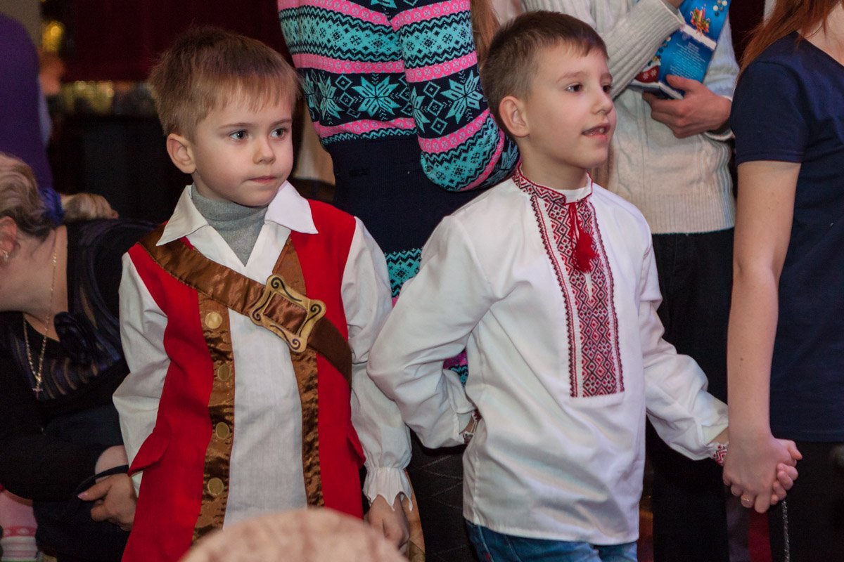 Дети с нетерпением ждали этот вечер Дети с нетерпением ждали этот вечер