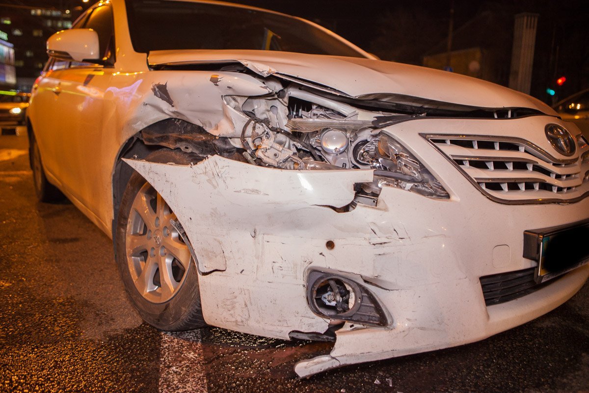 Механические повреждения на Toyota