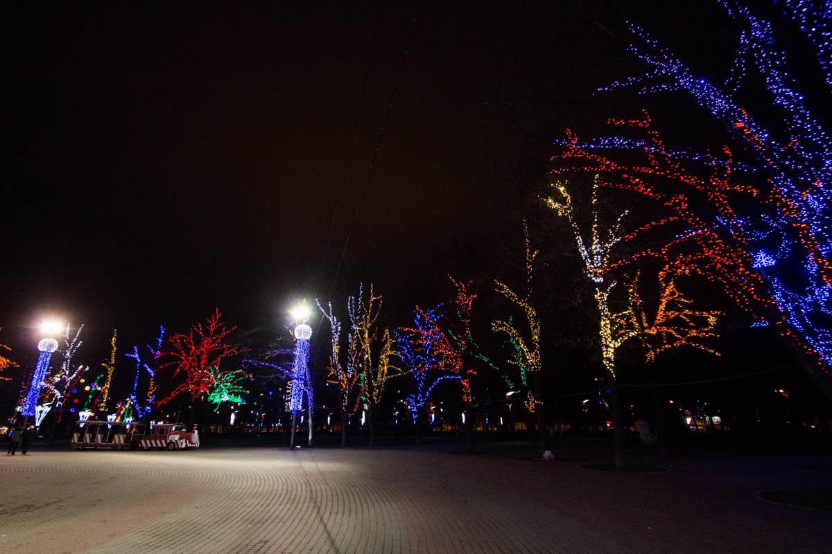 Любоваться городком можно до середины января