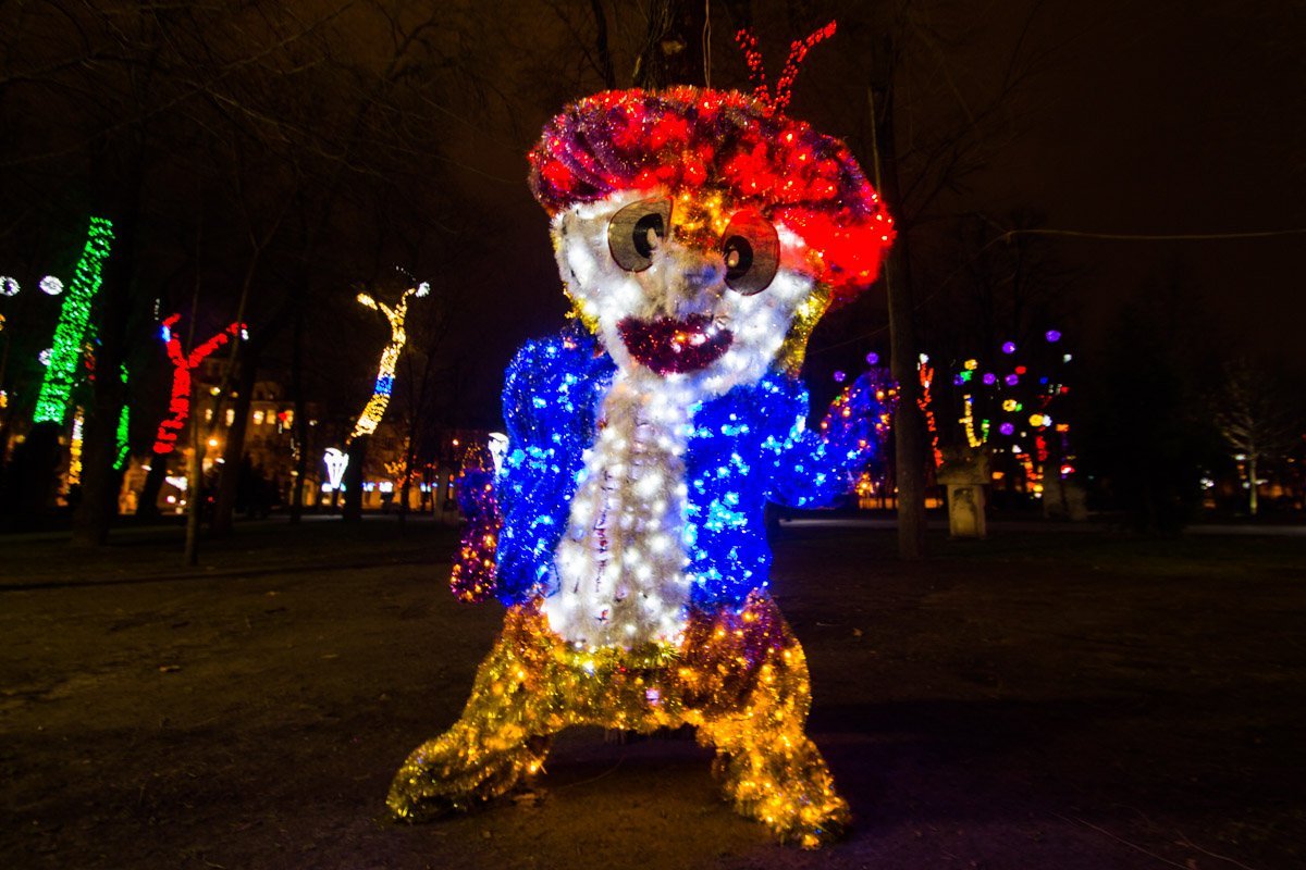 Дети в восторге от сказочного городка