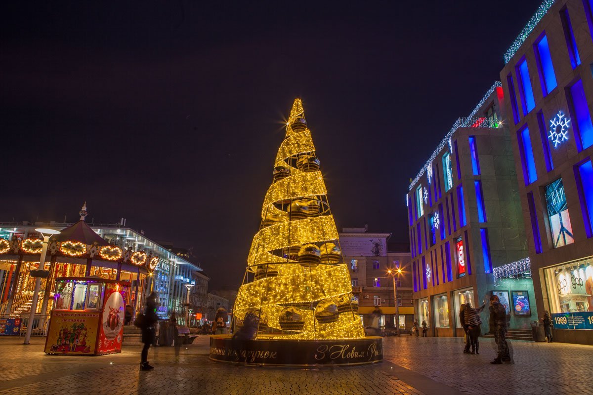 В городе витает праздничная атмосфера В городе витает праздничная атмосфера