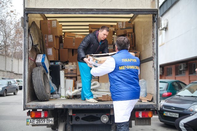 Больница принимает гуманитарный груз Больница принимает гуманитарный груз