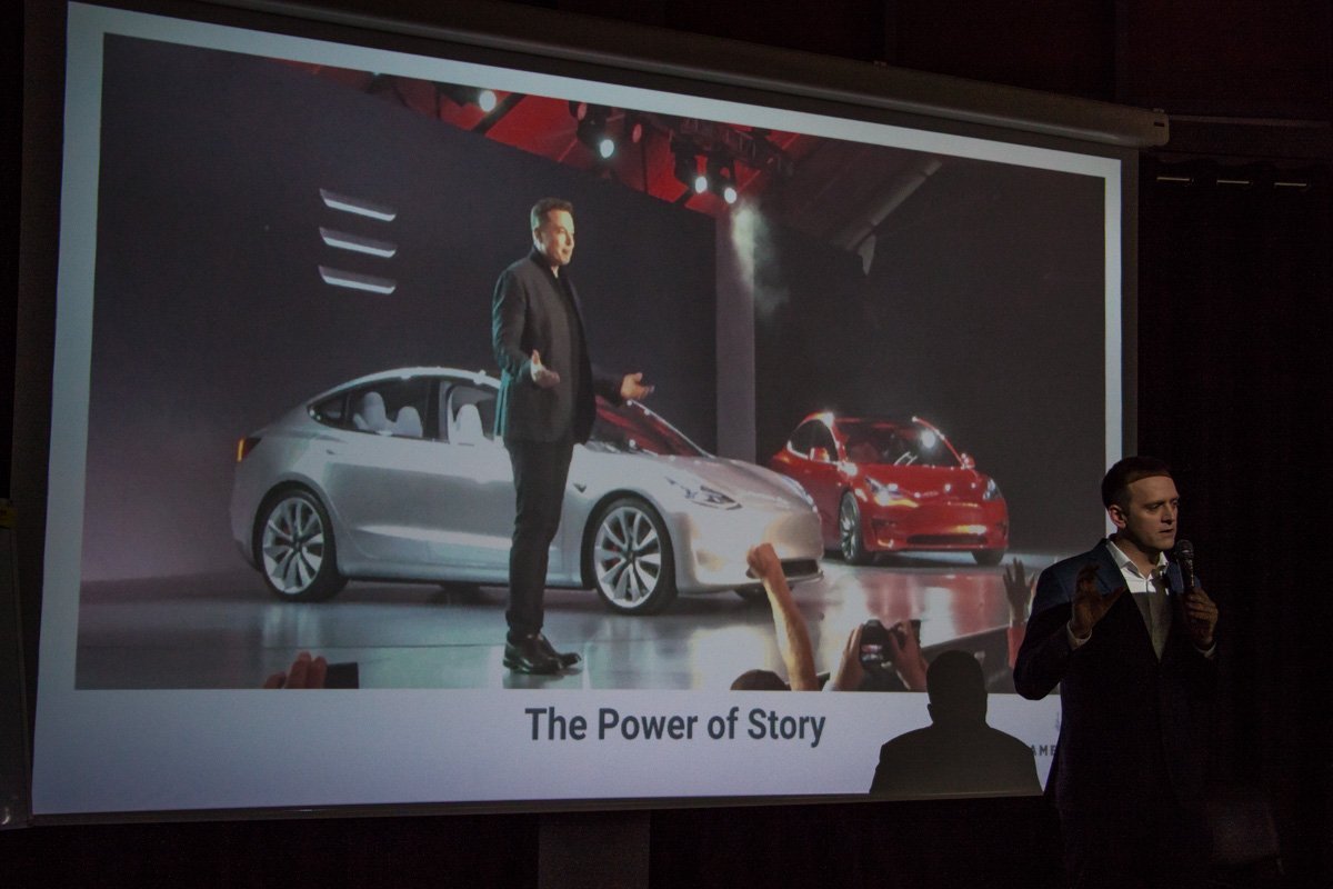 В Днепре выступил известный эксперт по маркетингу Samuel Cook 1