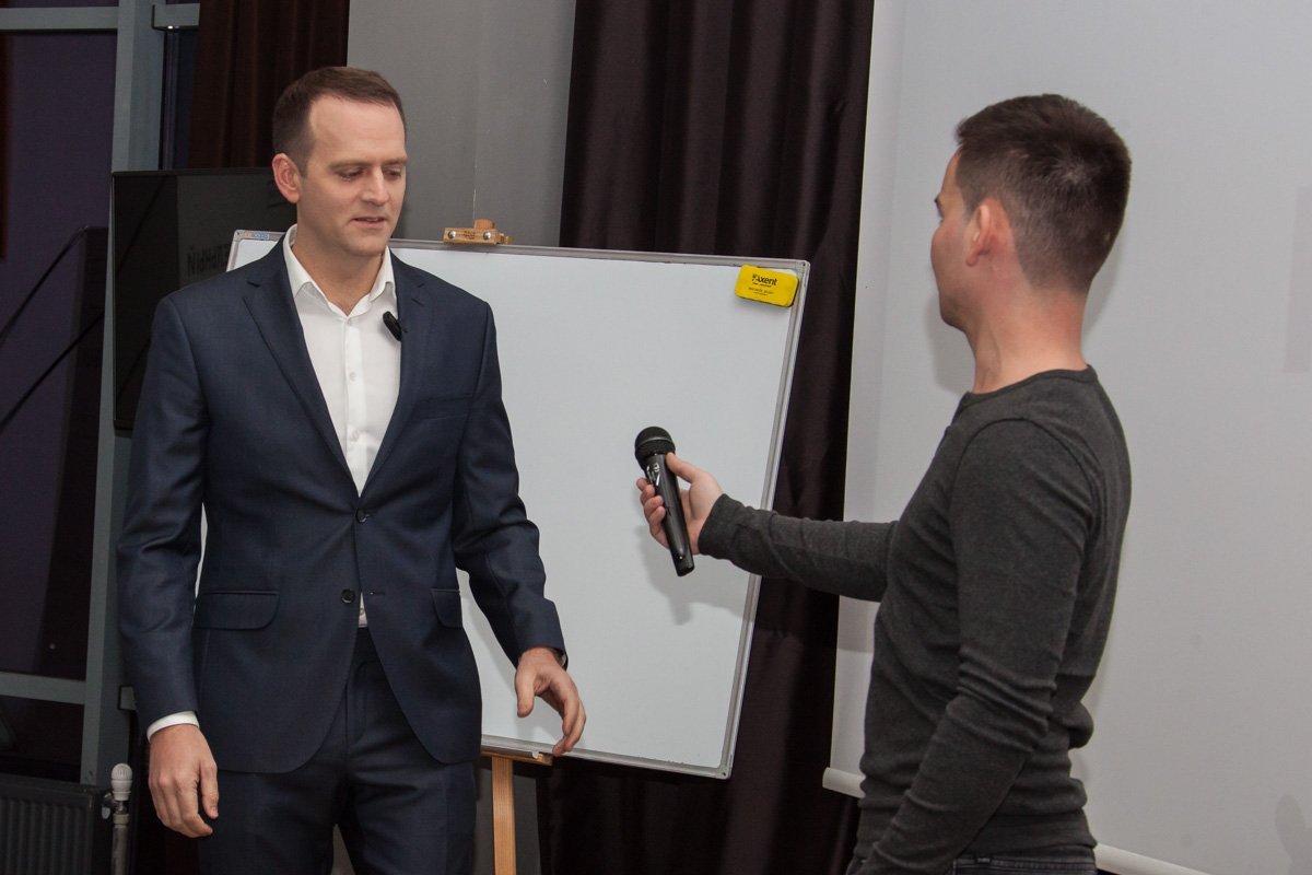 В Днепре выступил известный эксперт по маркетингу Samuel Cook 6