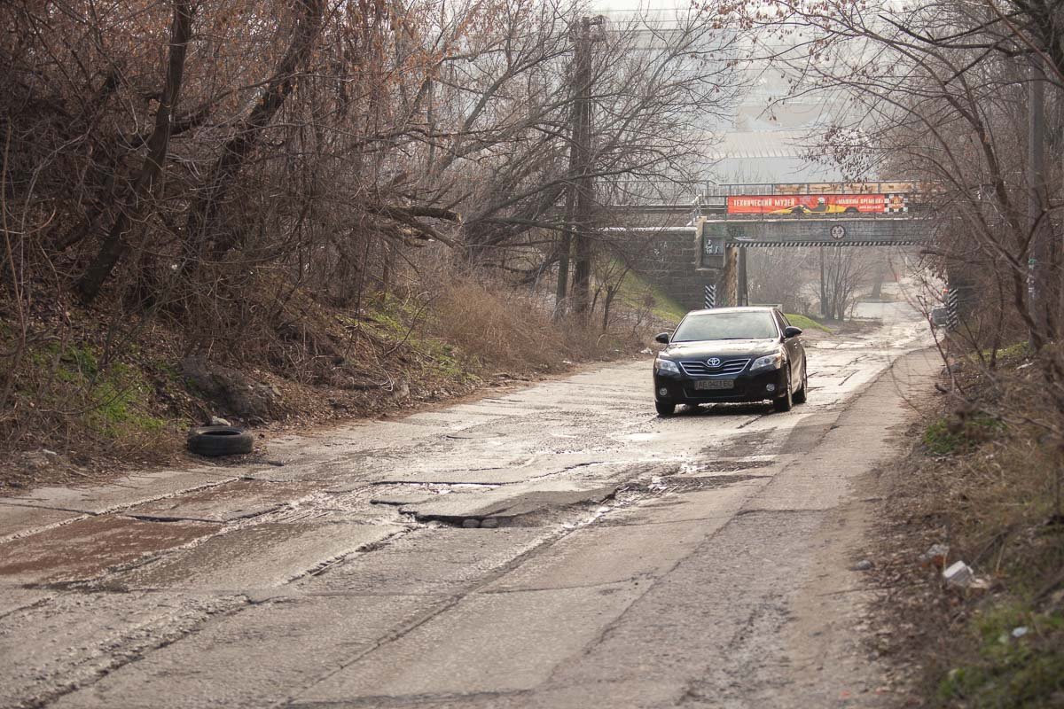 На Крестьянском спуске также проблематично ездить На Крестьянском спуске также проблематично ездить