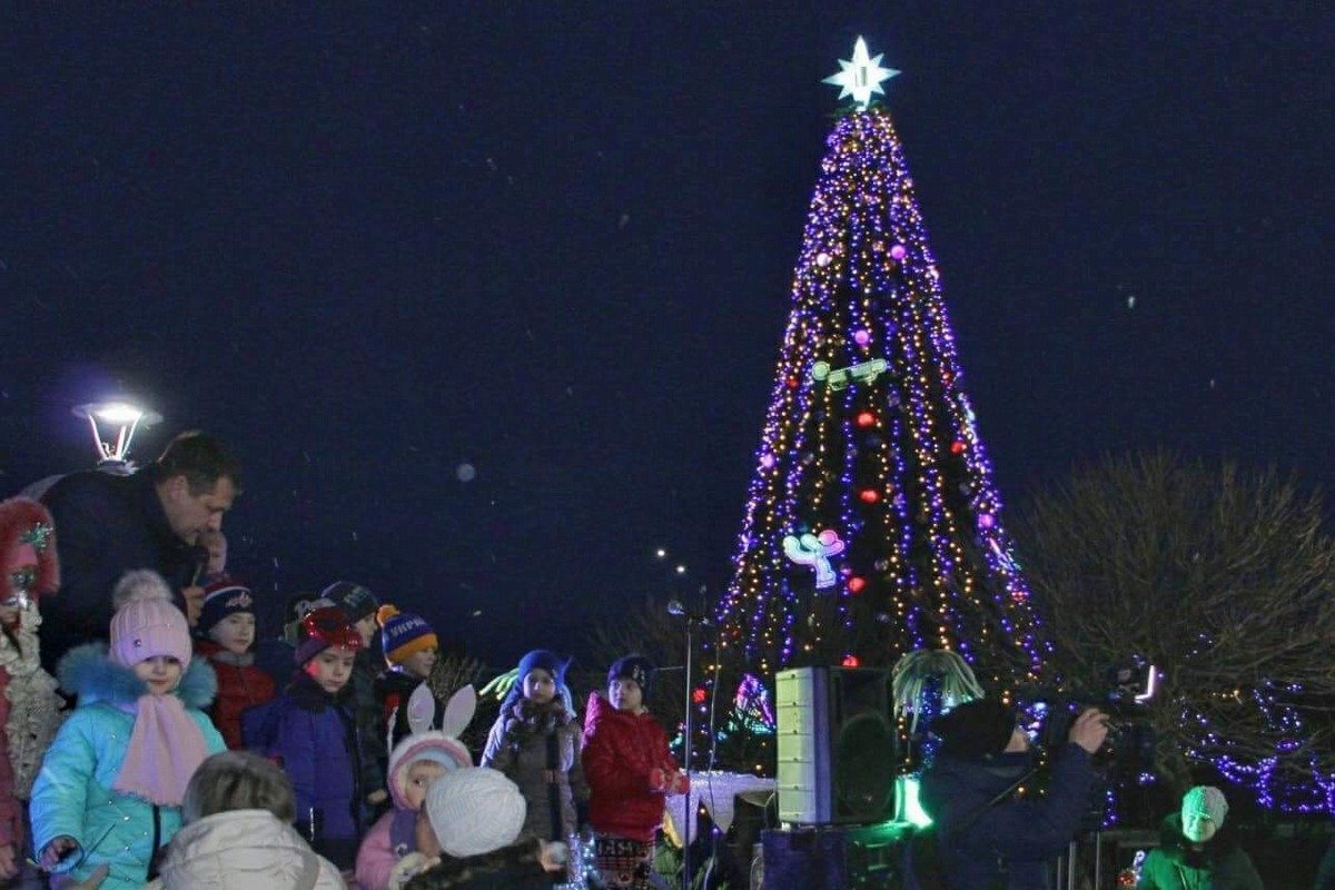 В разных районах Днепра прошли предновогодние праздники с участием Бориса Филатова 3