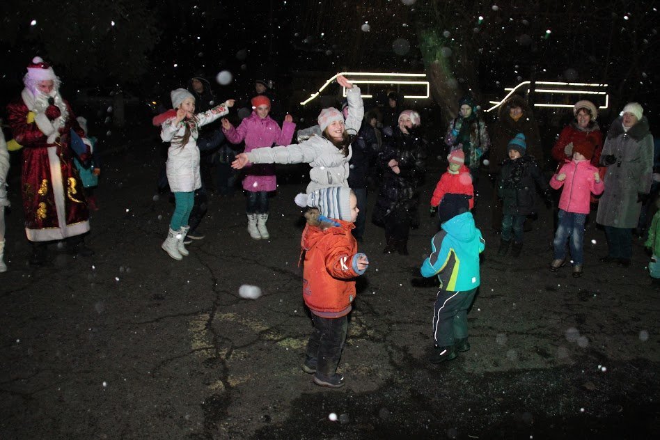В Днепре Дед Мороз пошел по дворам 1