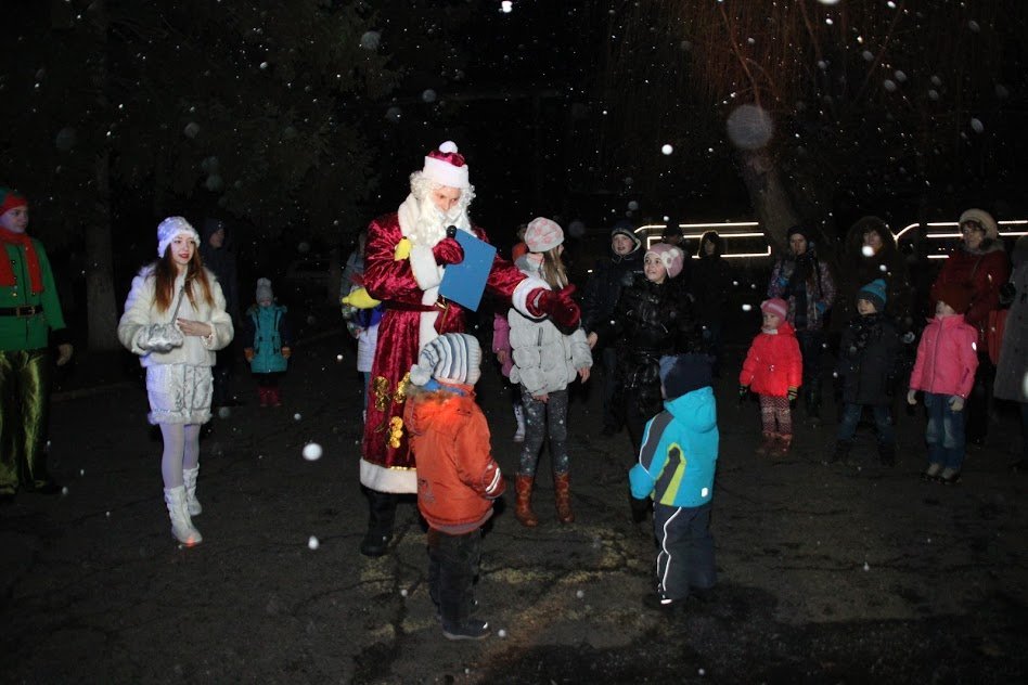 В Днепре Дед Мороз пошел по дворам 6