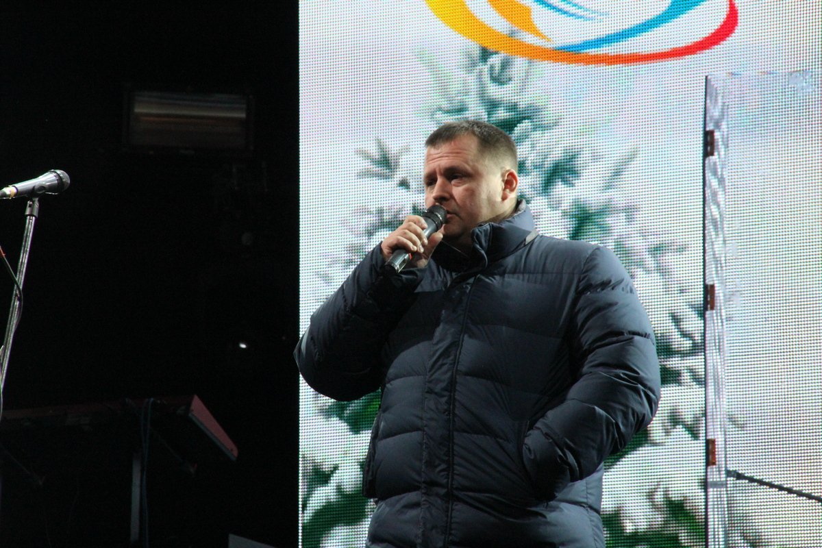 Мэр Днепра поздравил горожан со сцены Мэр Днепра поздравил горожан со сцены