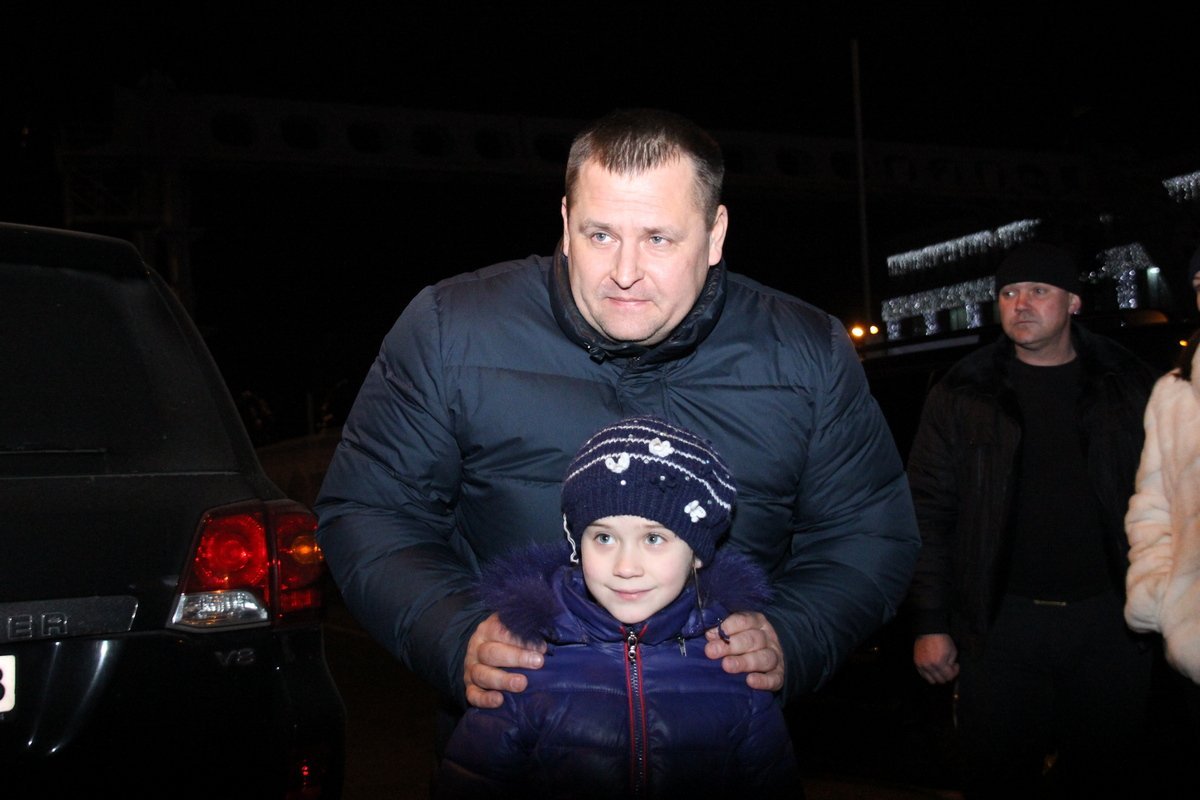 Мэр Днепра фотографировался с желающими Мэр Днепра фотографировался с желающими