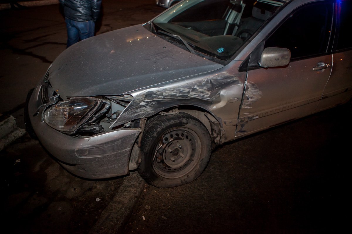 В машине Mitsubishi никто не пострадал В машине Mitsubishi никто не пострадал