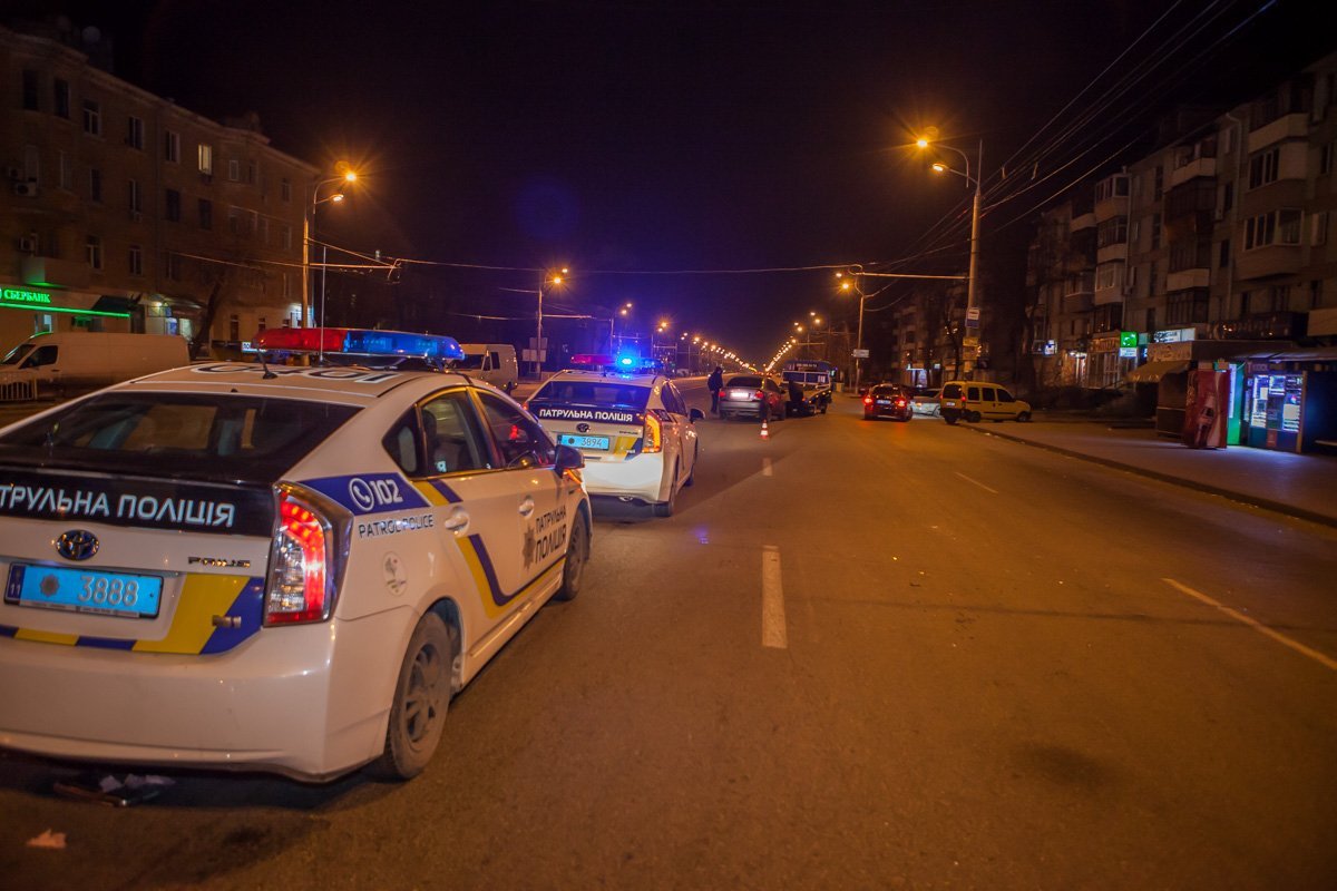 Движение на проспекте частично ограничено Движение на проспекте частично ограничено