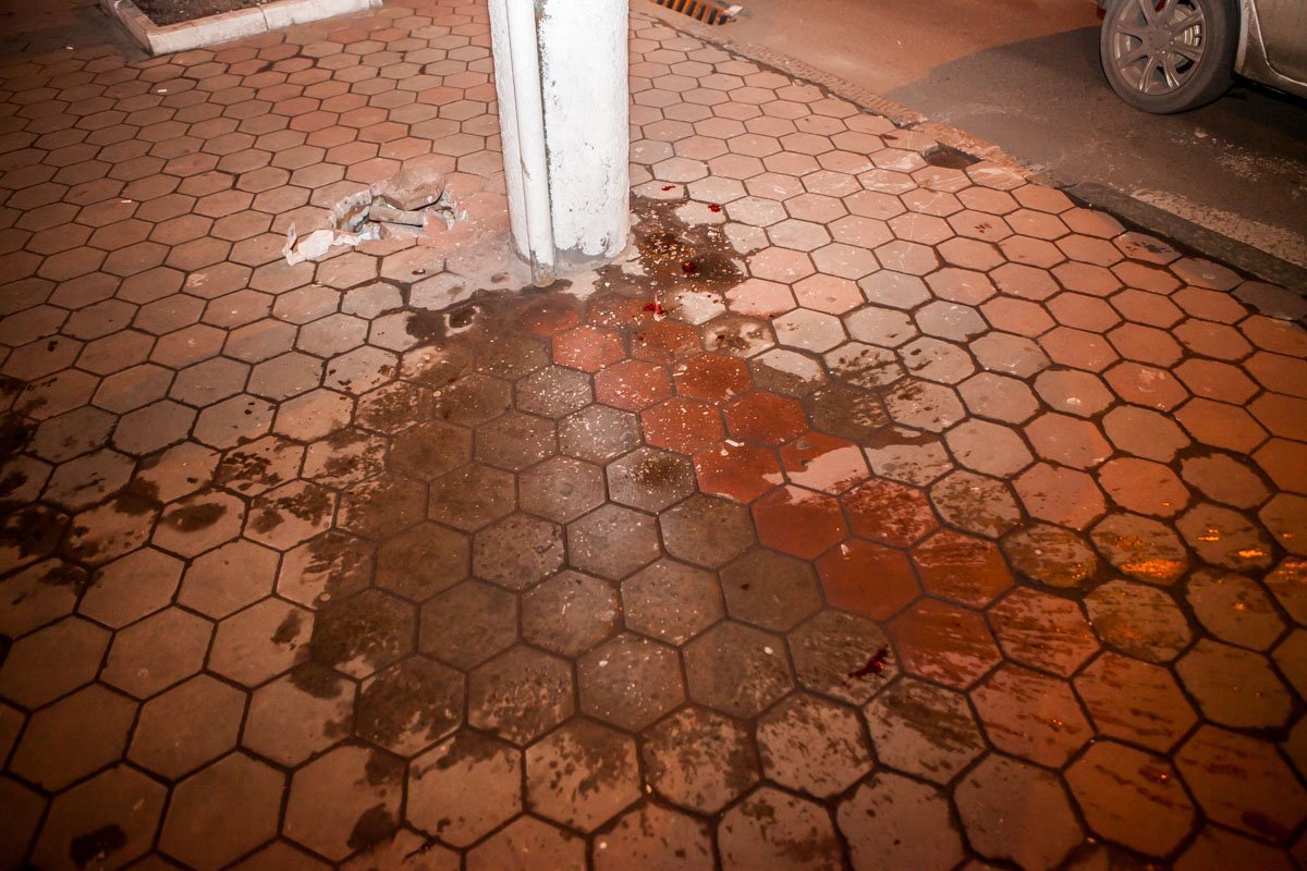 Мужчину ограбили на пересечении проспекта Яворницкого и улицы Привокзальной