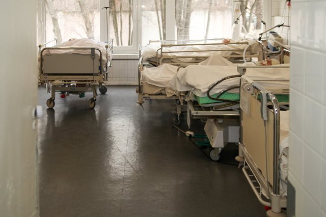 10 новых кроватей с противопролежневыми матрасами приехали из Франции