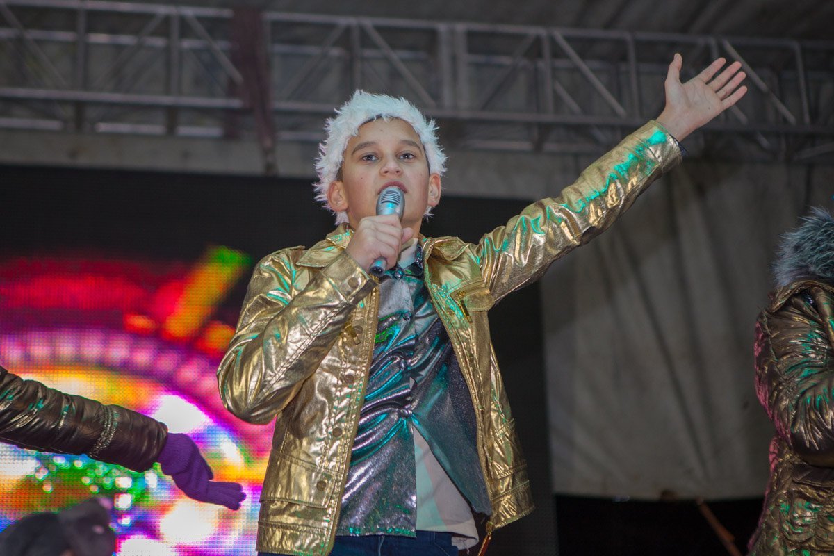 На сцене звучали украинские новогодние песни На сцене звучали украинские новогодние песни