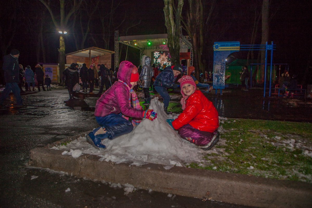 К сожалению, снег начал быстро таять К сожалению, снег начал быстро таять