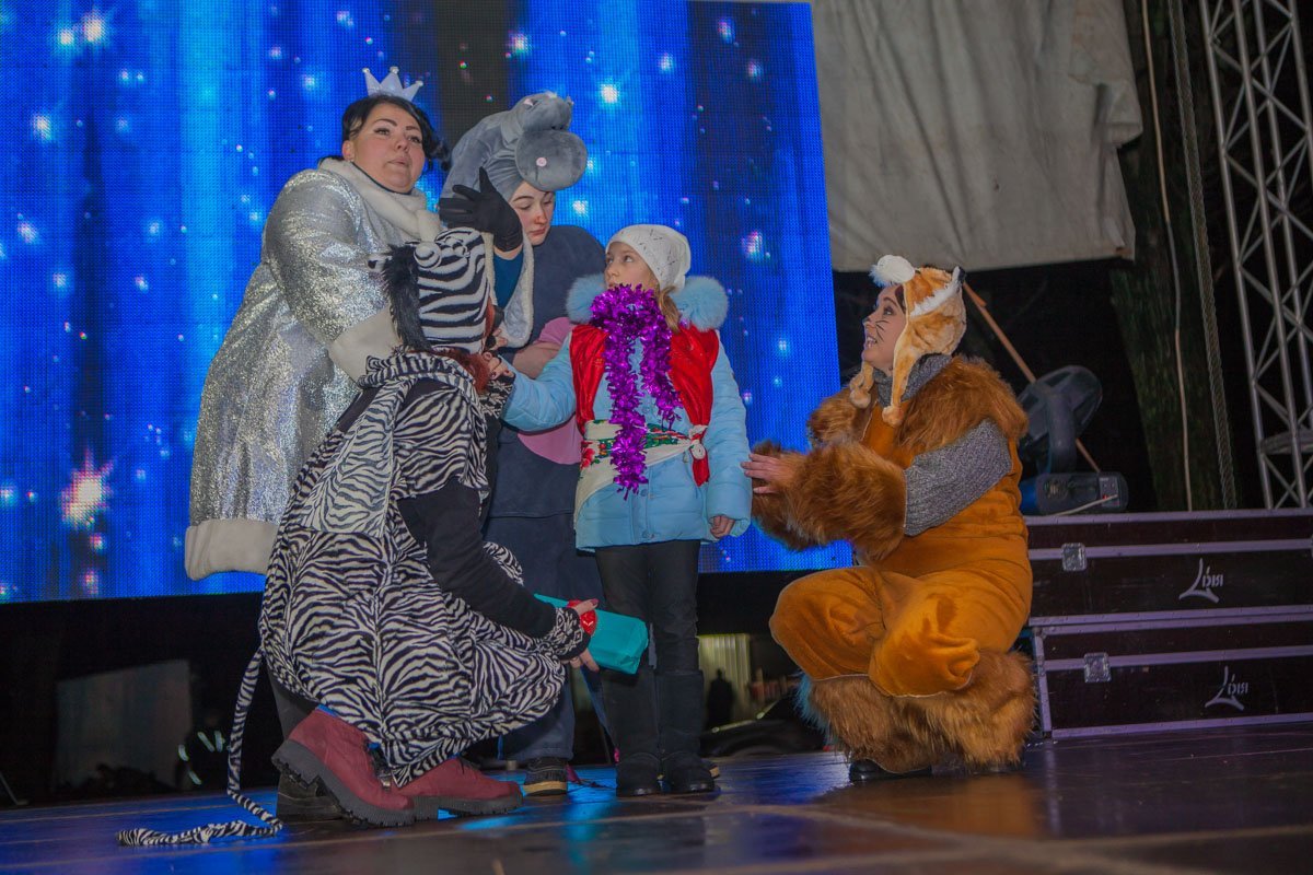 В новогоднем представлении участвовали дети В новогоднем представлении участвовали дети
