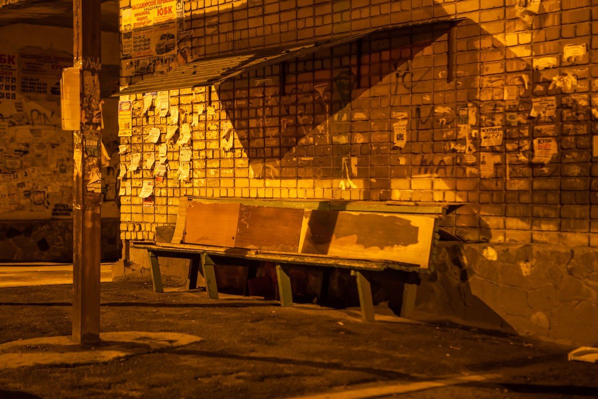 Уже завтра тут будут сидеть ворчливые бабушки Уже завтра тут будут сидеть ворчливые бабушки