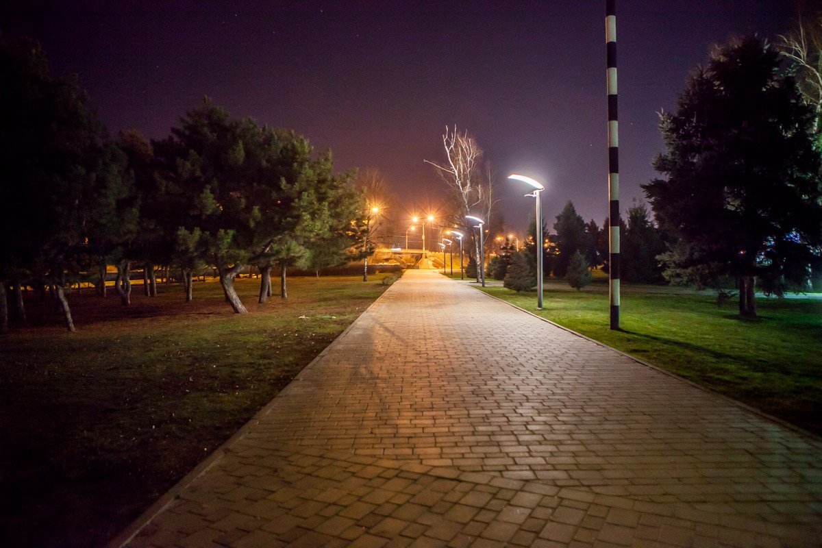 Жилмассивы становятся удивительно атмосферными ночью Жилмассивы становятся удивительно атмосферными ночью