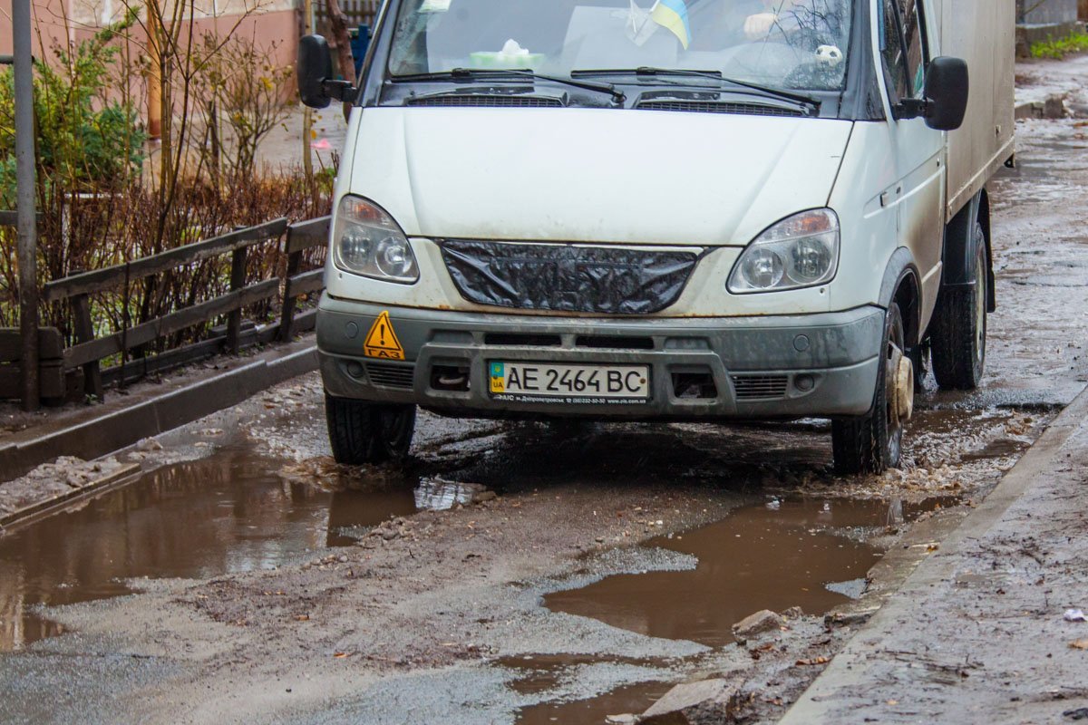 По дороге с трудом передвигаются даже грузовики
