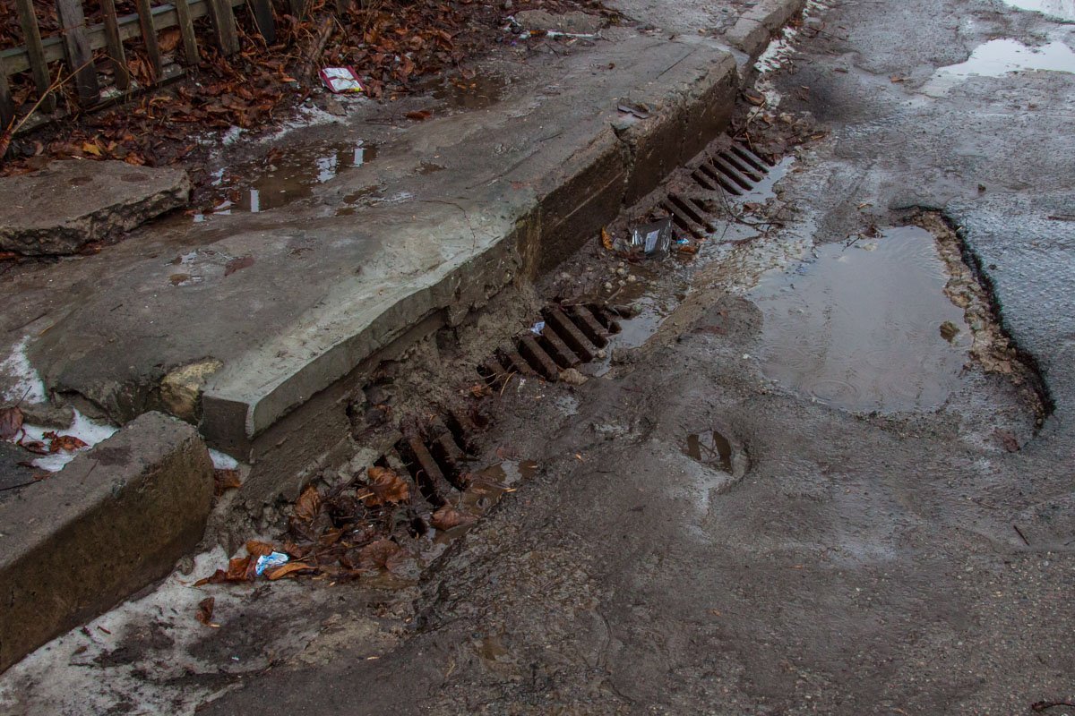 Ливневки не справляются с потоком воды