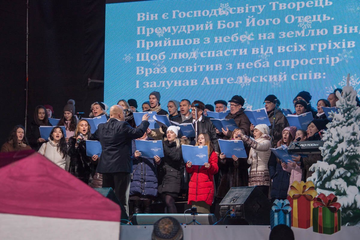 На сцене выступал хор На сцене выступал хор