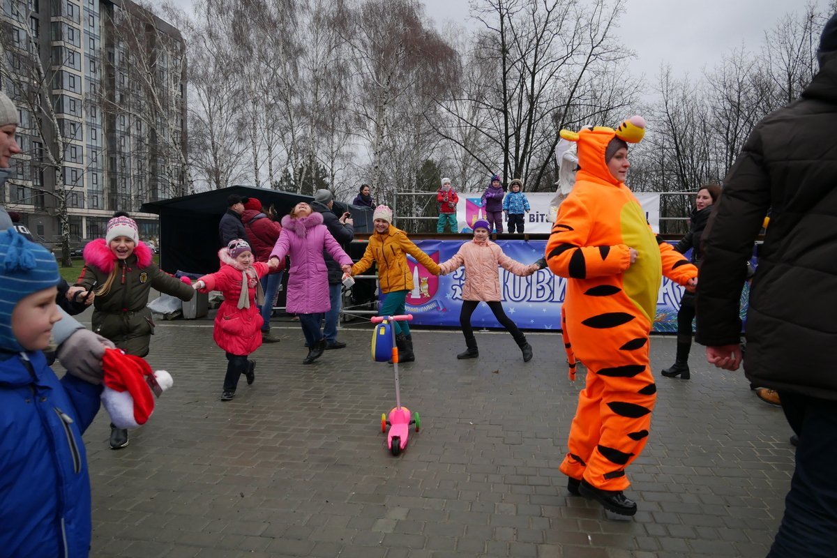 Аниматоры развлекали детей