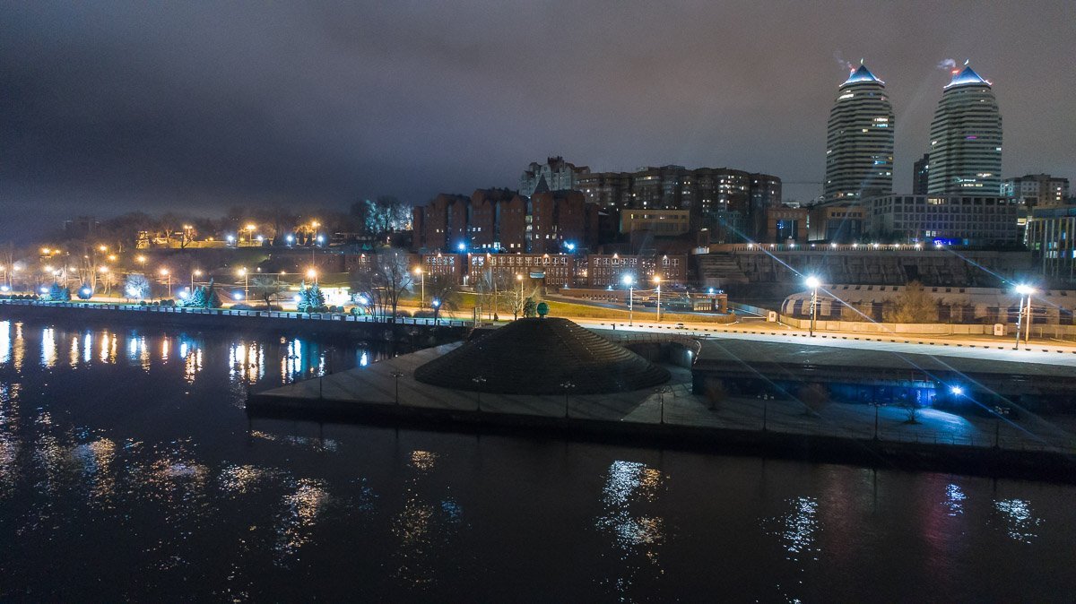 Набережная в это время идеальна для прогулок Набережная в это время идеальна для прогулок