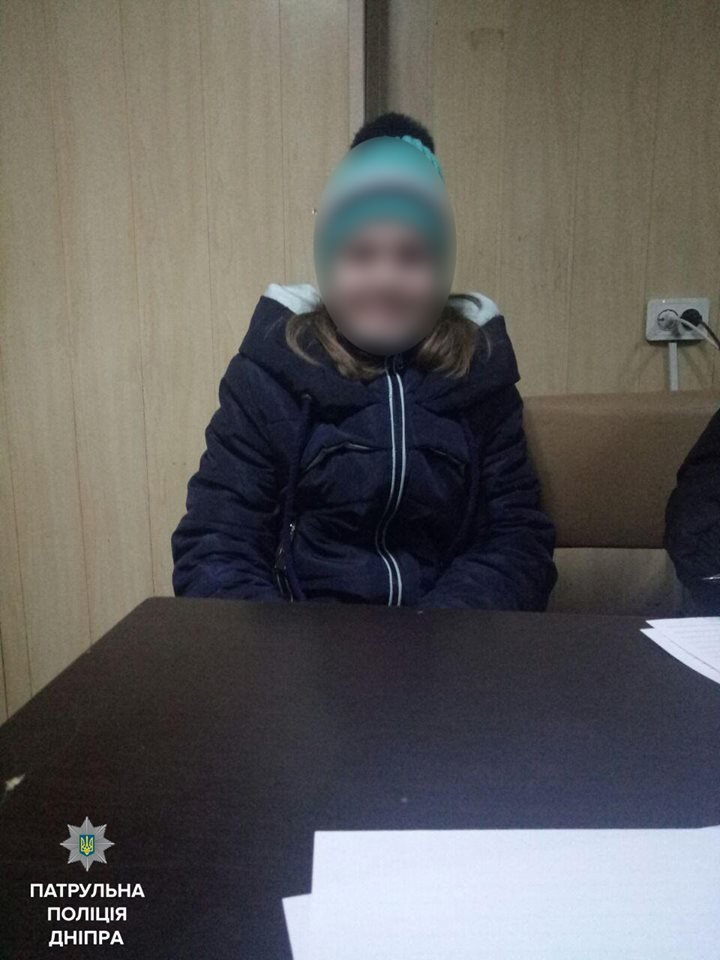 Патрульные передали ребенка родителям