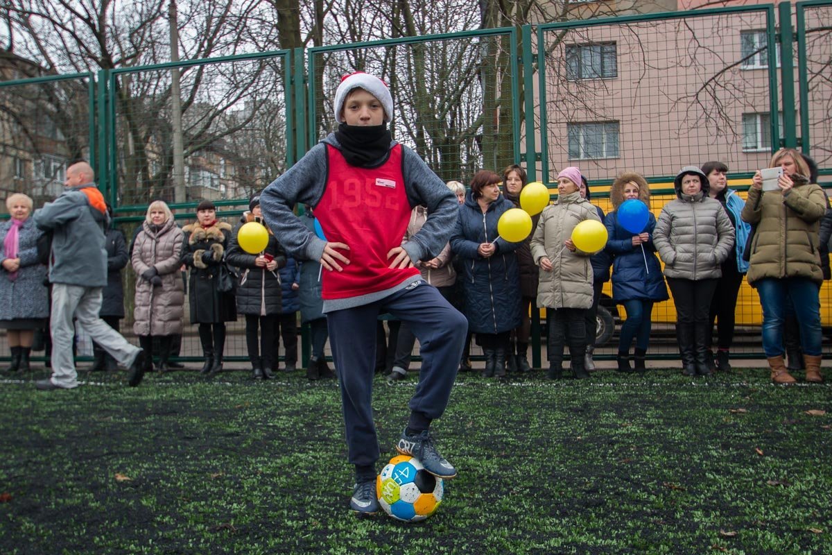 Площадка сразу припала к душе юным футболистам